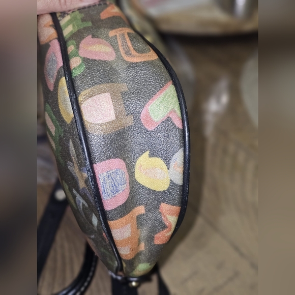 New Dooney & Bourke Graffiti Doodle Crayon Shoulder Handbag. Egg Pochete - Picture 5 of 13